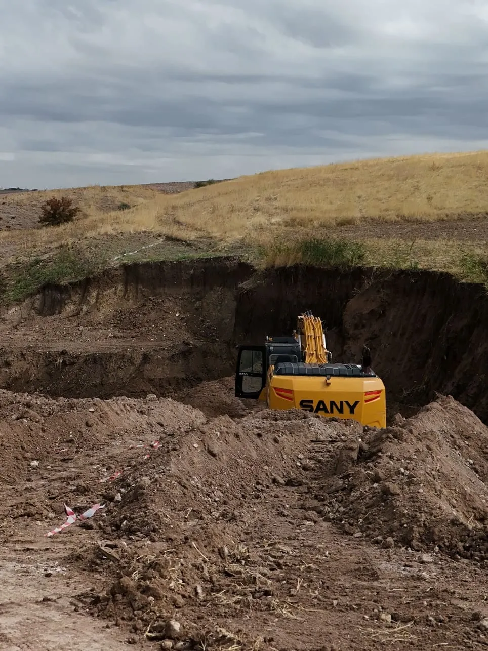 Myland Ankara şantiyesinde kazı alanı ve sarı ekskavatör, 25 Eylül 2026